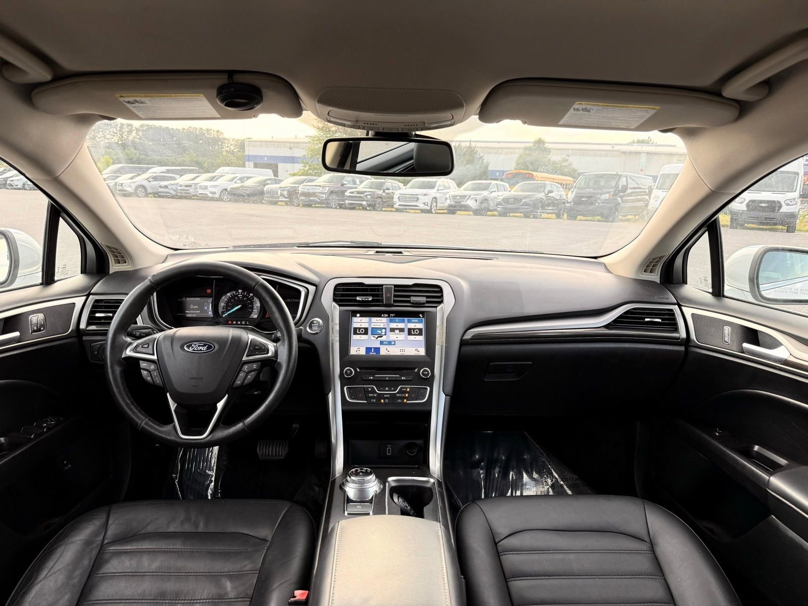 Used 2018 Ford Fusion SE w/ Equipment Group 602A FWD image 2