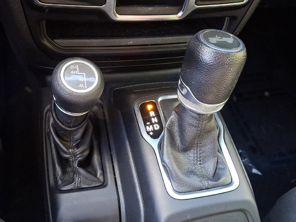 Used 2021 Jeep Wrangler Unlimited Sport AWD/4WD image 14