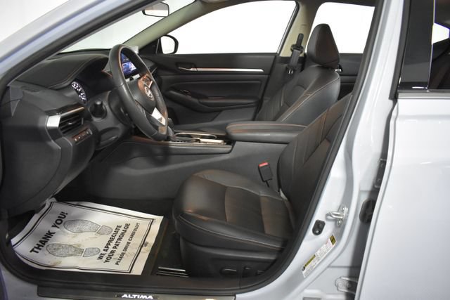 Used 2024 Nissan Altima 2.0 SR FWD image 11