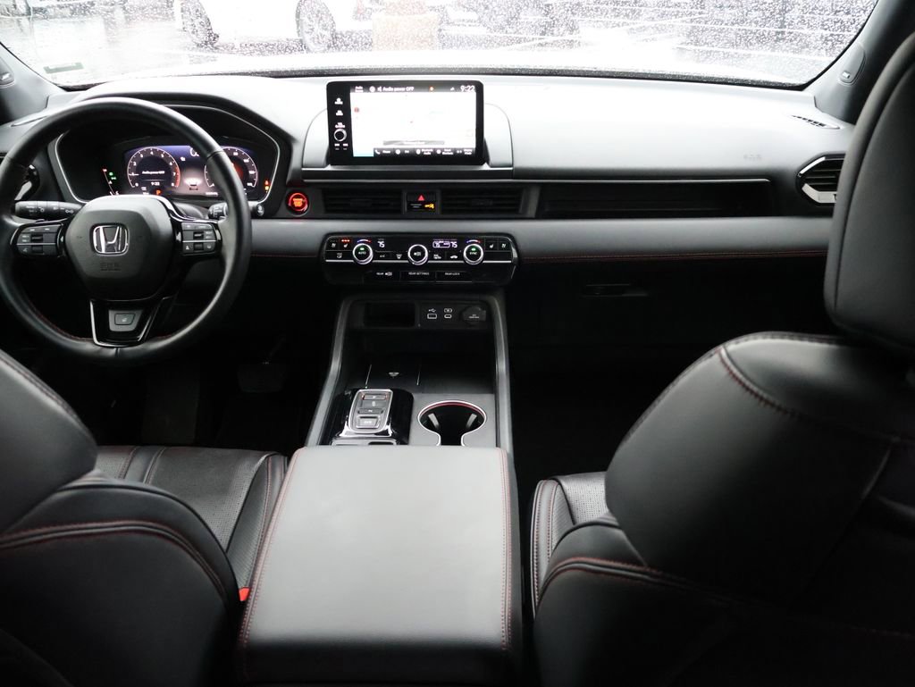 Certified 2025 Honda Pilot Black Edition image 13