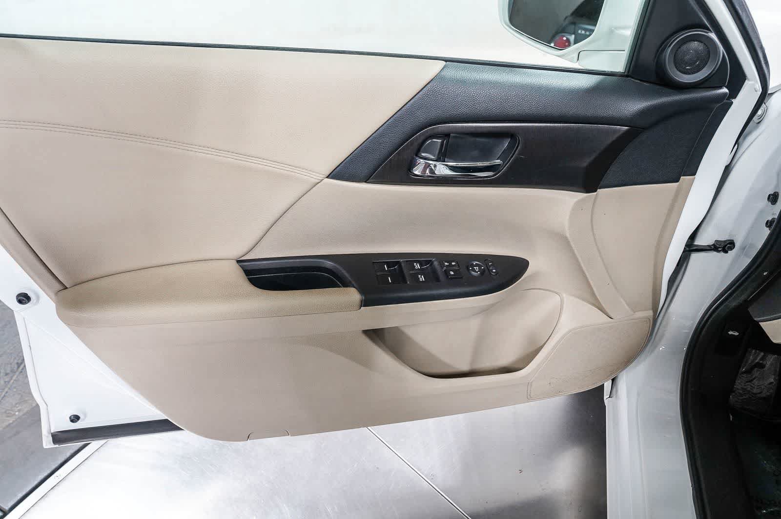 Used 2013 Honda Accord EX image 22