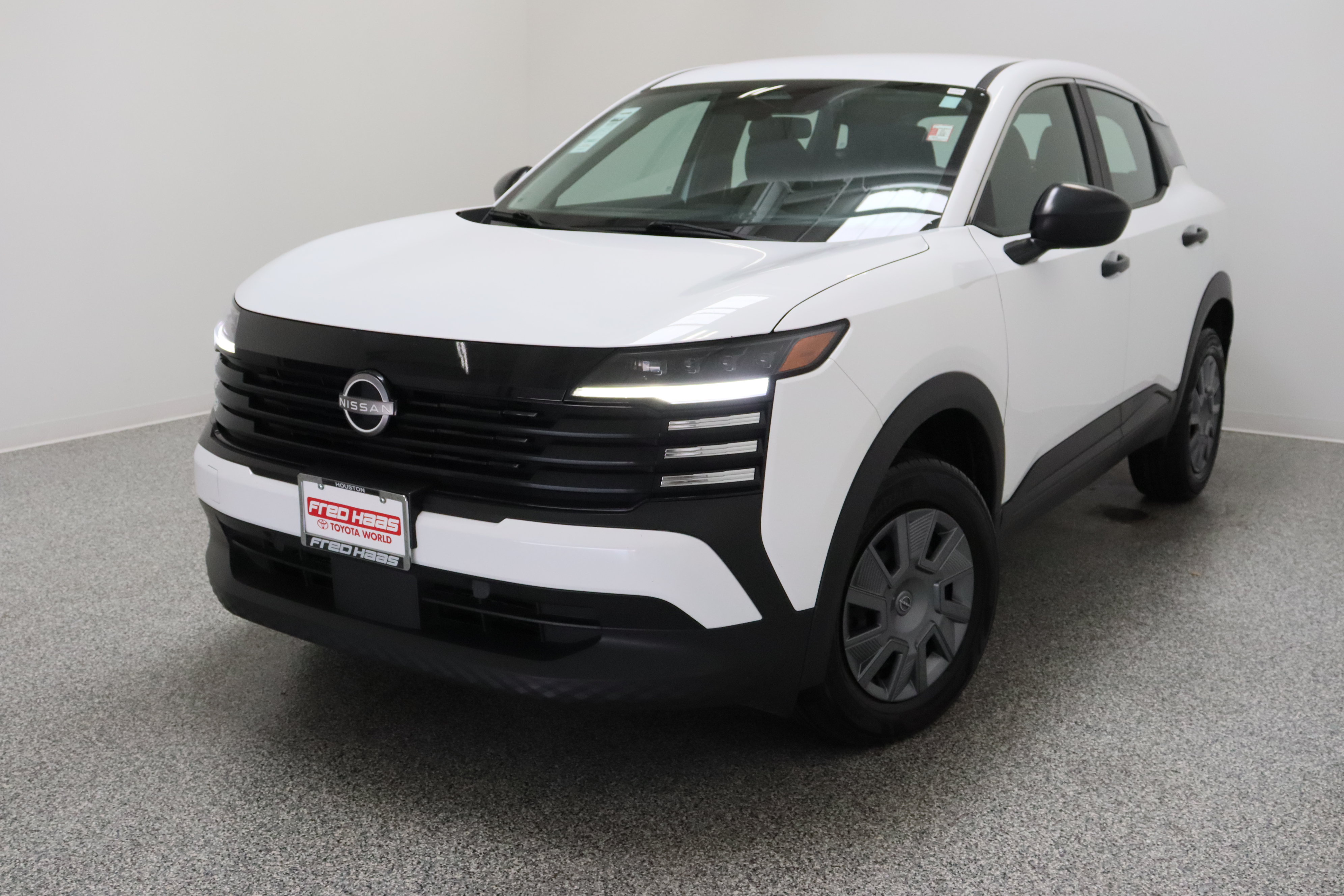 Used 2025 Nissan Kicks S FWD image 2