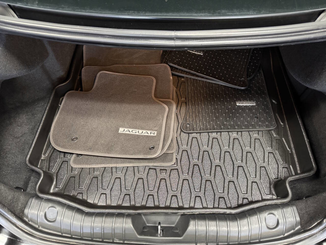 Used 2020 Jaguar XF Premium image 48