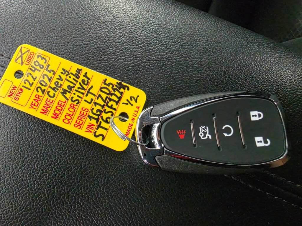 Used 2025 Chevrolet Malibu LT FWD image 18