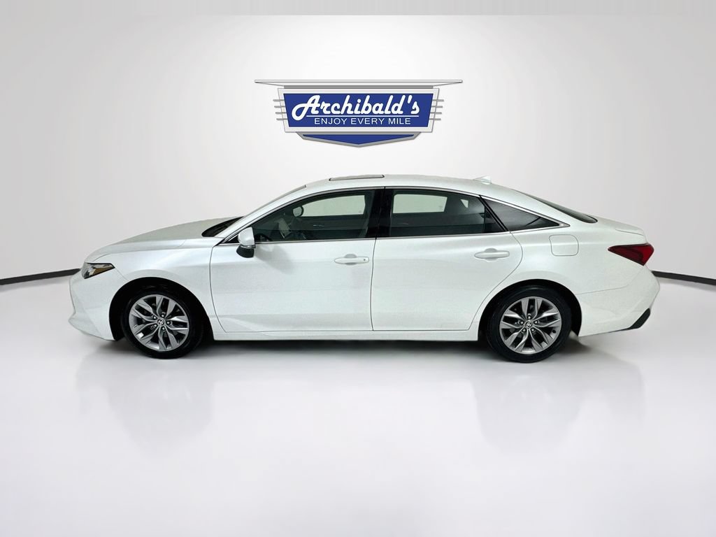 Used 2022 Toyota Avalon XLE w/ Moonroof Package FWD image 5