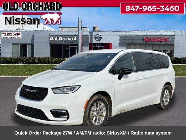 Used 2024 Chrysler Pacifica Touring FWD image 1