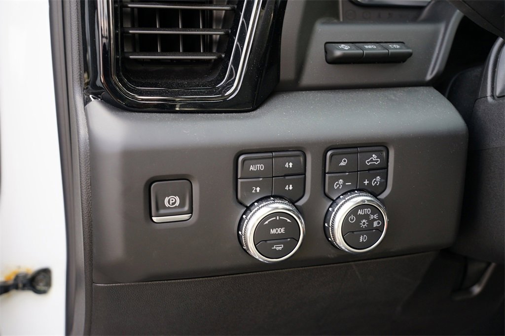 Used 2025 GMC Sierra 2500 AT4X image 16