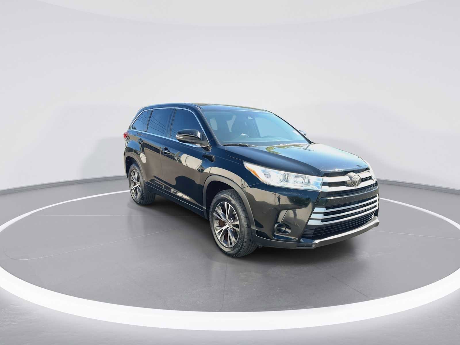 Certified 2018 Toyota Highlander LE FWD image 2