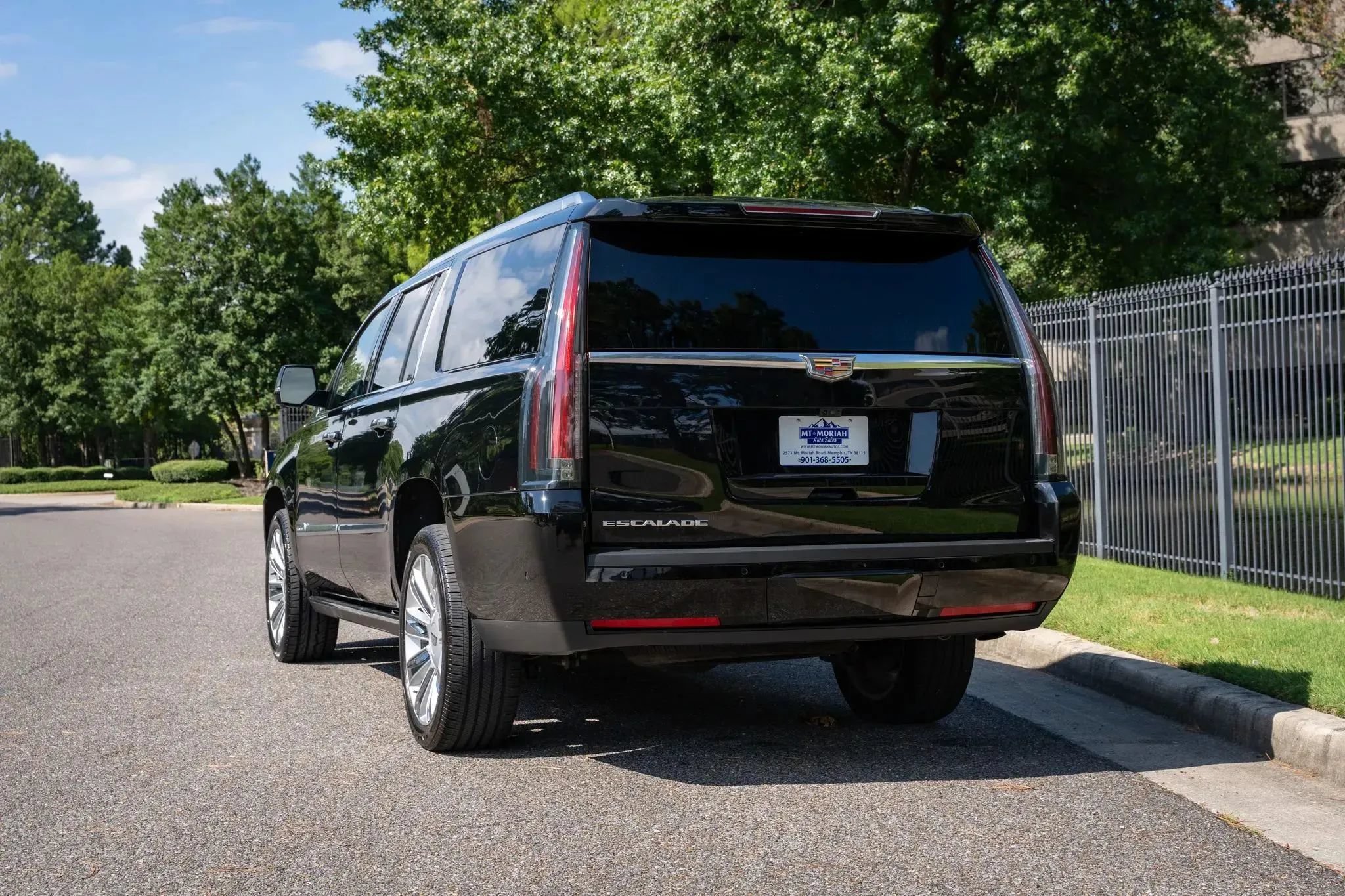 Used 2020 Cadillac Escalade ESV Platinum AWD/4WD image 7