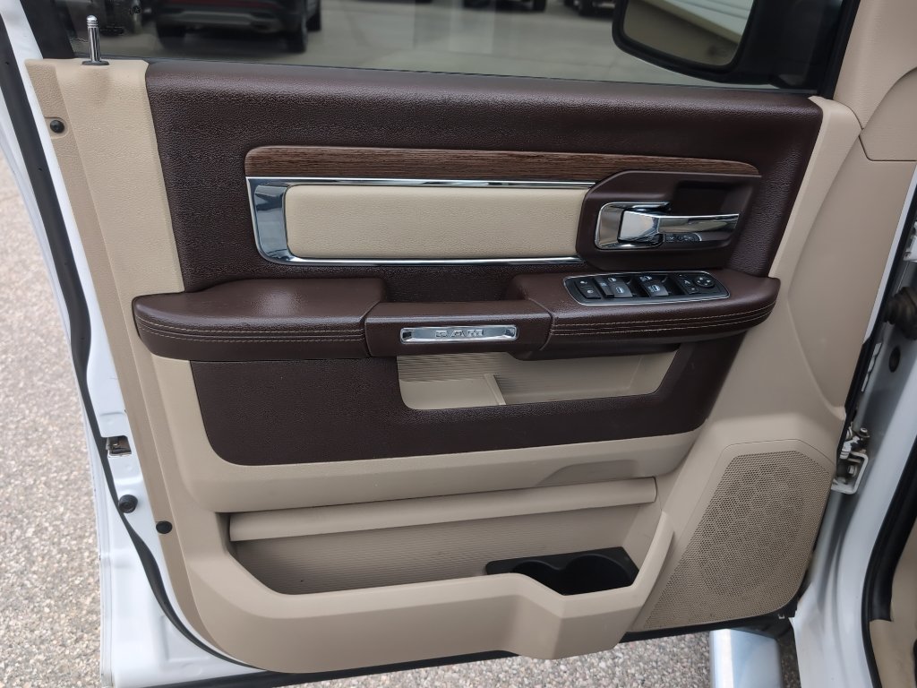 Used 2017 RAM 1500 Laramie w/ Convenience Group AWD/4WD image 9