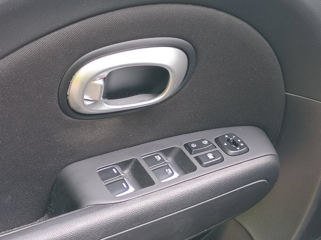 Used 2017 Kia Soul + FWD image 13