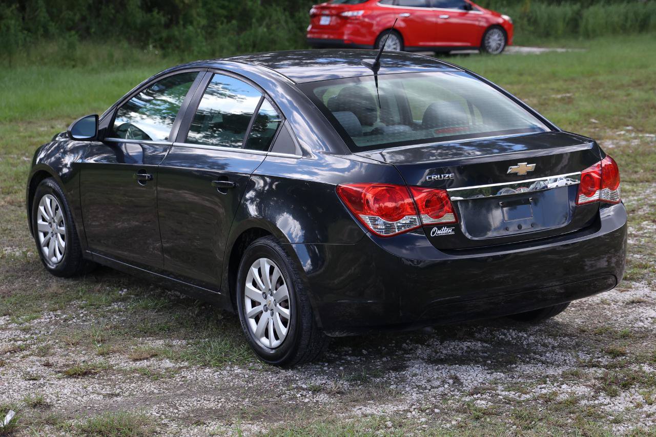 Used 2011 Chevrolet Cruze LS w/ Connectivity Package FWD image 5