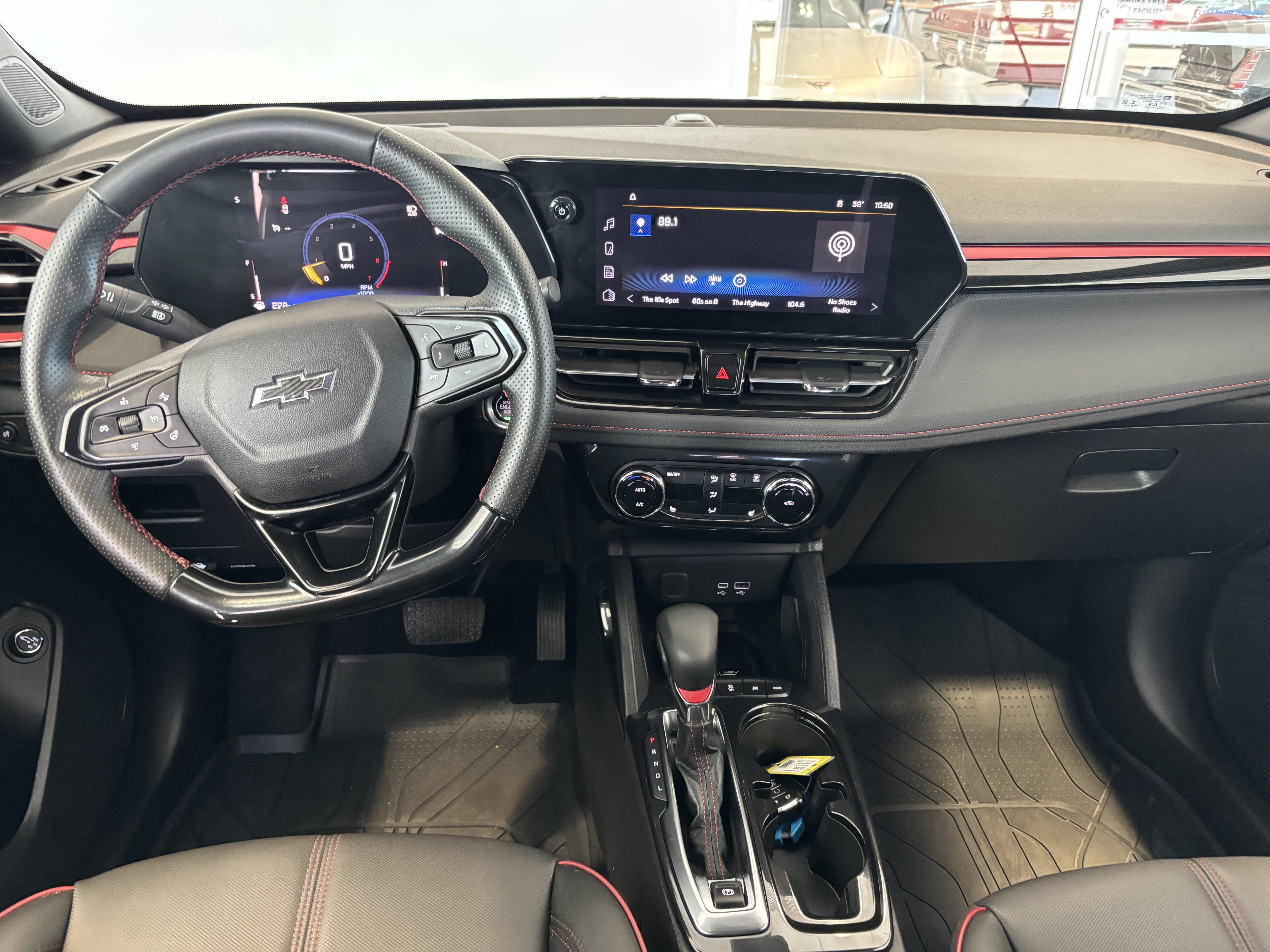 Used 2025 Chevrolet TrailBlazer RS w/ Convenience Package AWD/4WD image 3