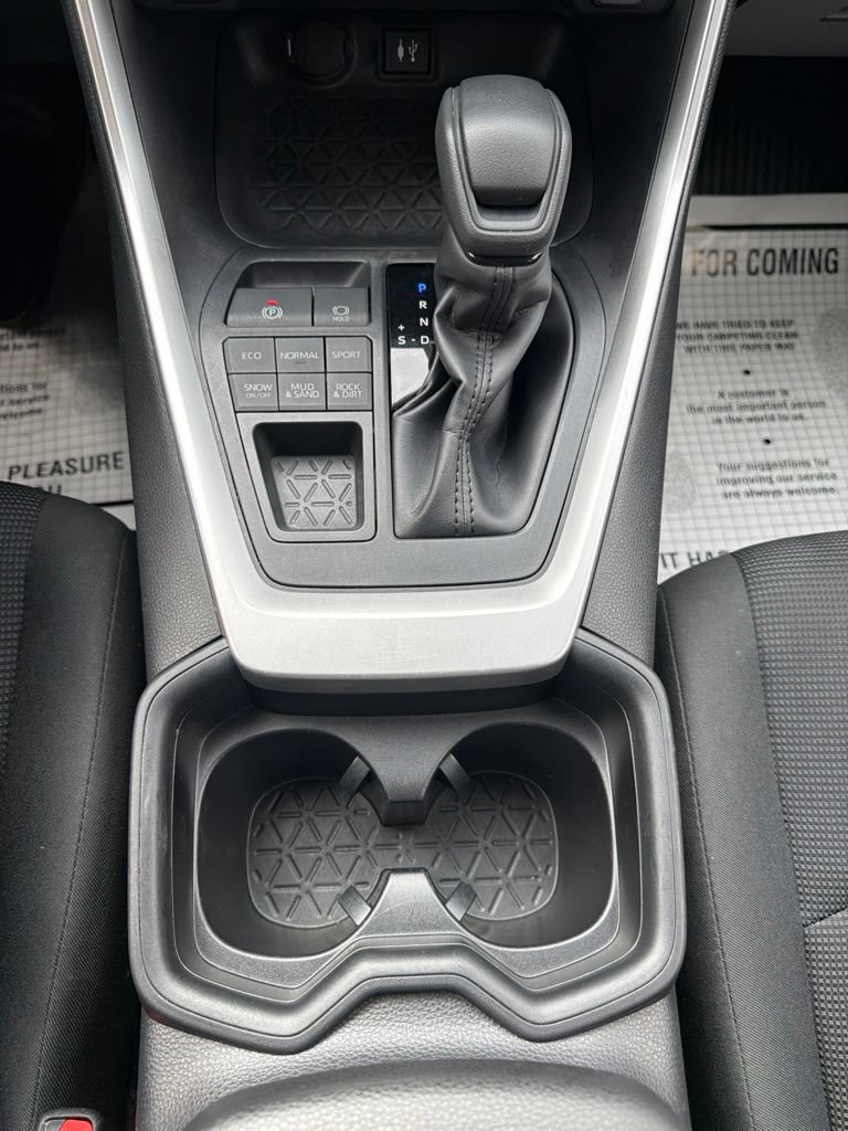 Used 2019 Toyota RAV4 LE w/ Carpet Mat Package AWD/4WD image 33