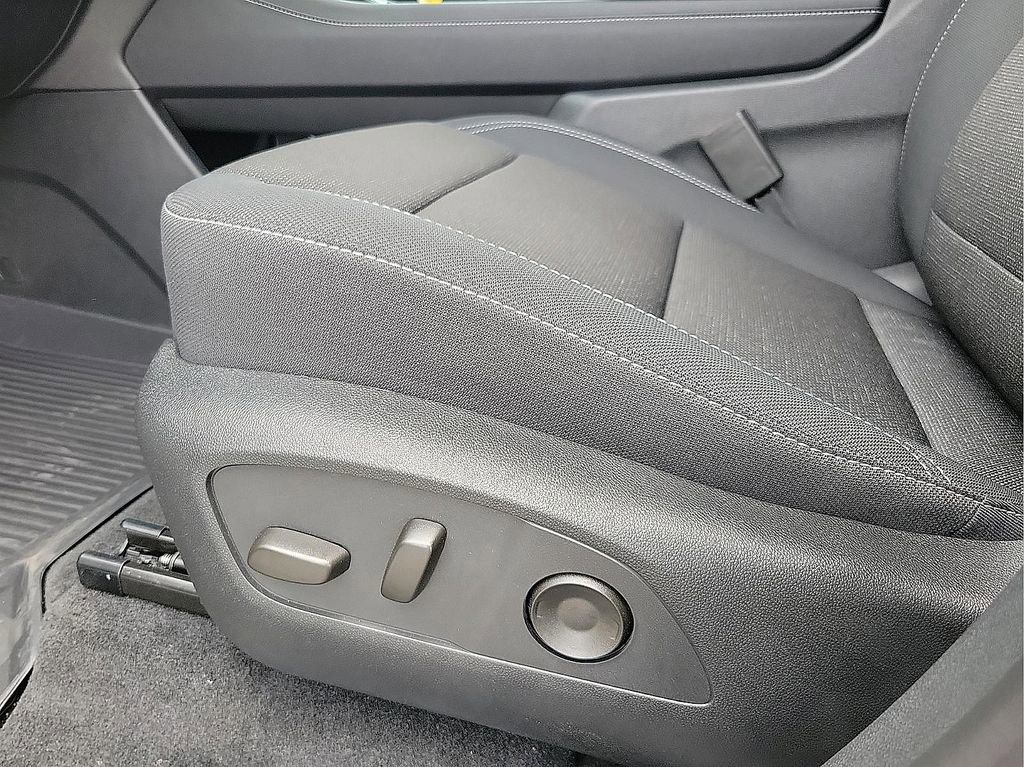 New 2026 Chevrolet Traverse LT w/ Sun and Wheel Package FWD image 13