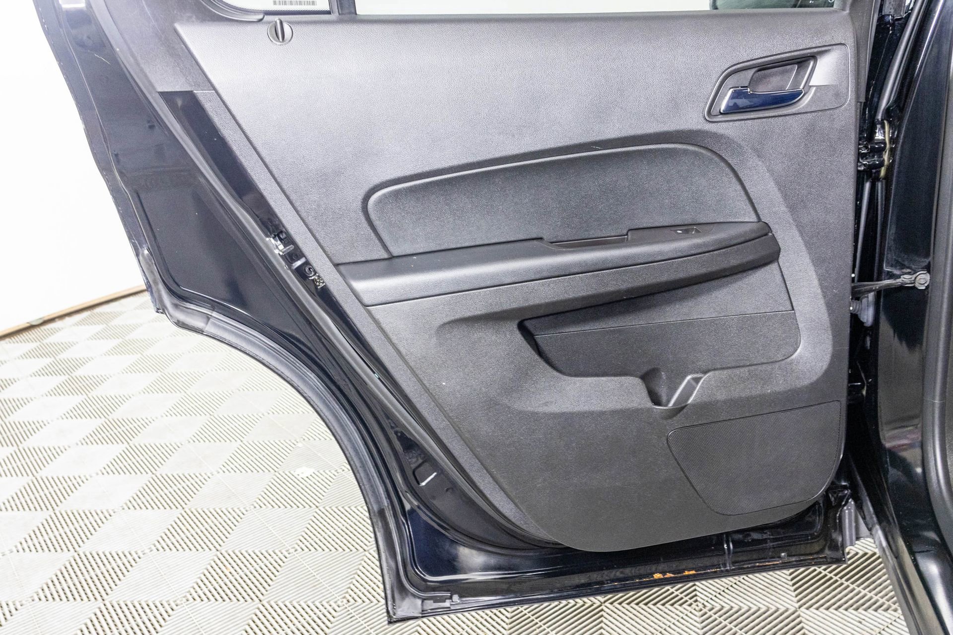 Used 2017 Chevrolet Equinox LT w/ Convenience Package image 35