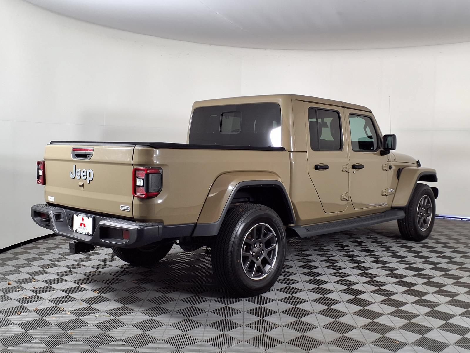 Used 2020 Jeep Gladiator Overland w/ Dual Top Group AWD/4WD image 32