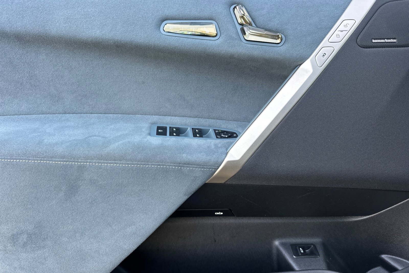 Used 2023 BMW iX xDrive50 w/ Premium Package image 12