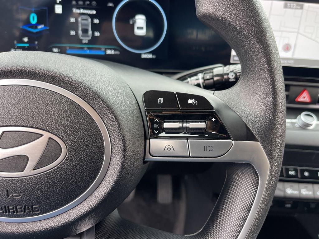 Certified 2024 Hyundai Elantra SEL image 17