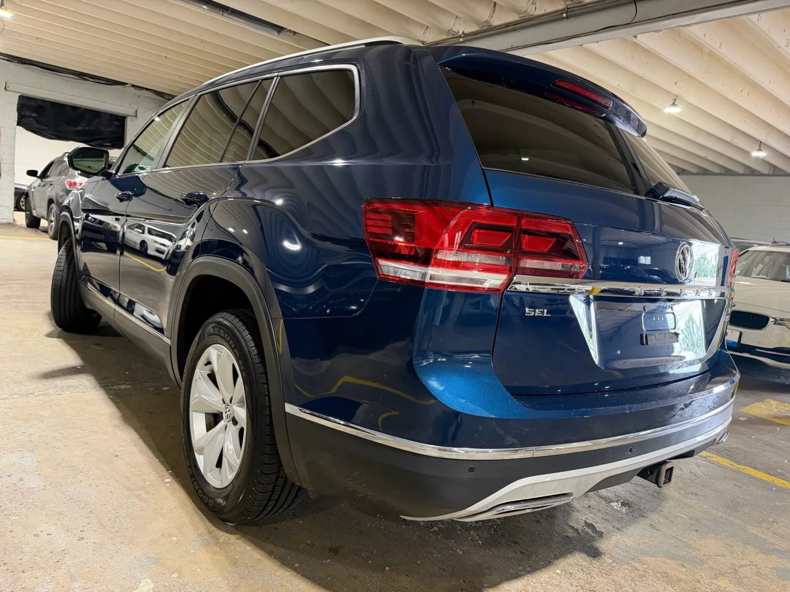 Used 2018 Volkswagen Atlas SEL AWD/4WD image 3