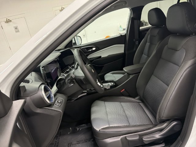 New 2026 Chevrolet Trax LT w/ LT Convenience Package FWD image 19