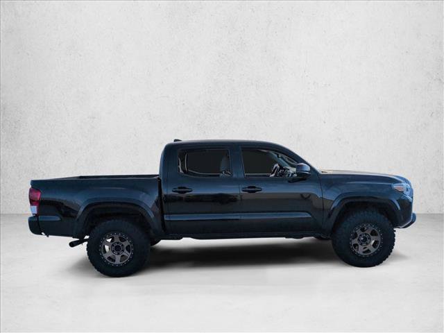 Used 2016 Toyota Tacoma SR5 w/ SR5 Appearance Package (SN) image 4