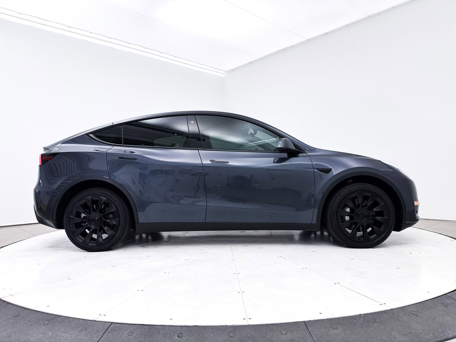Used 2023 Tesla Model Y Long Range image 41