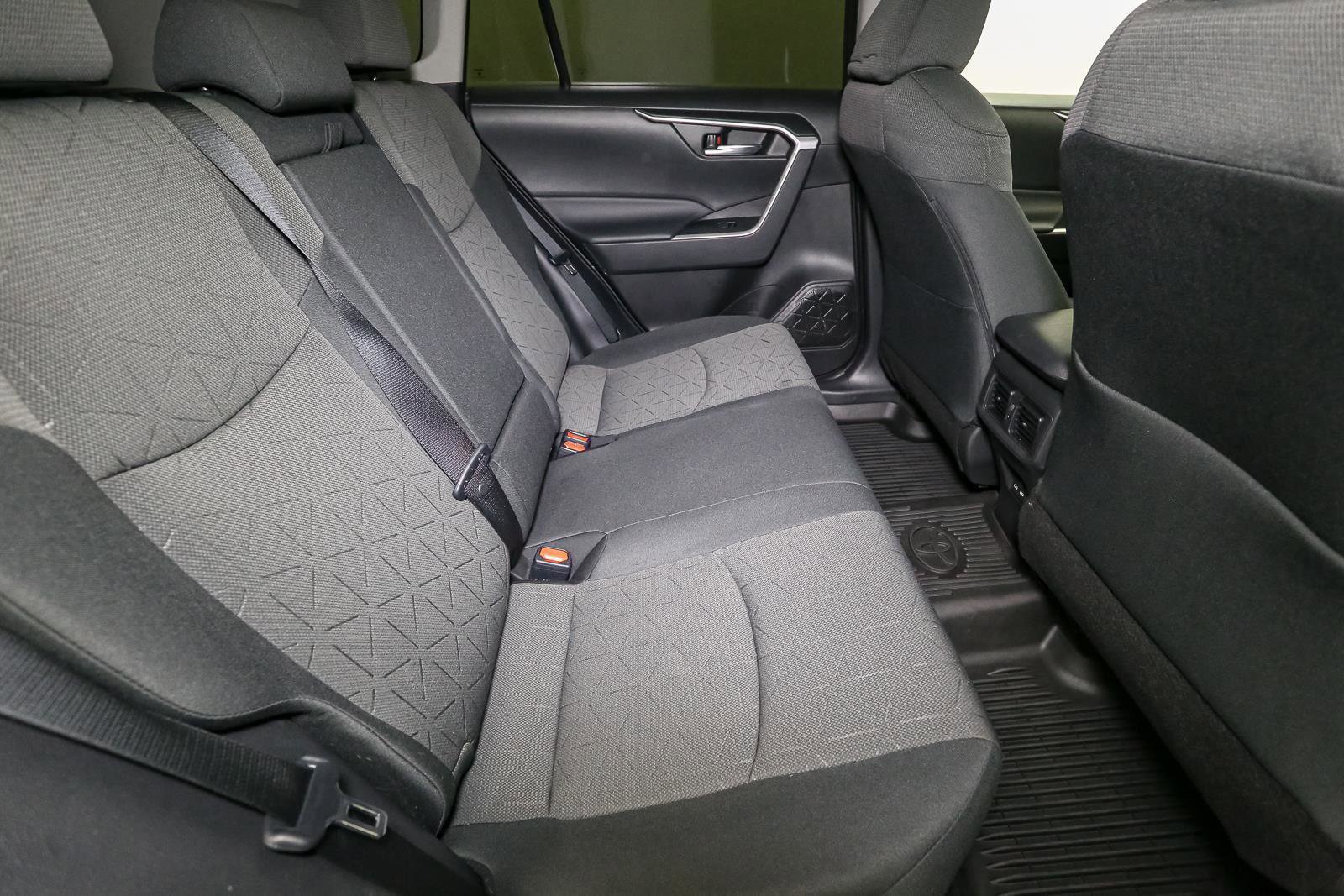 Used 2022 Toyota RAV4 XLE w/ XLE Grade Weather Package AWD/4WD image 21