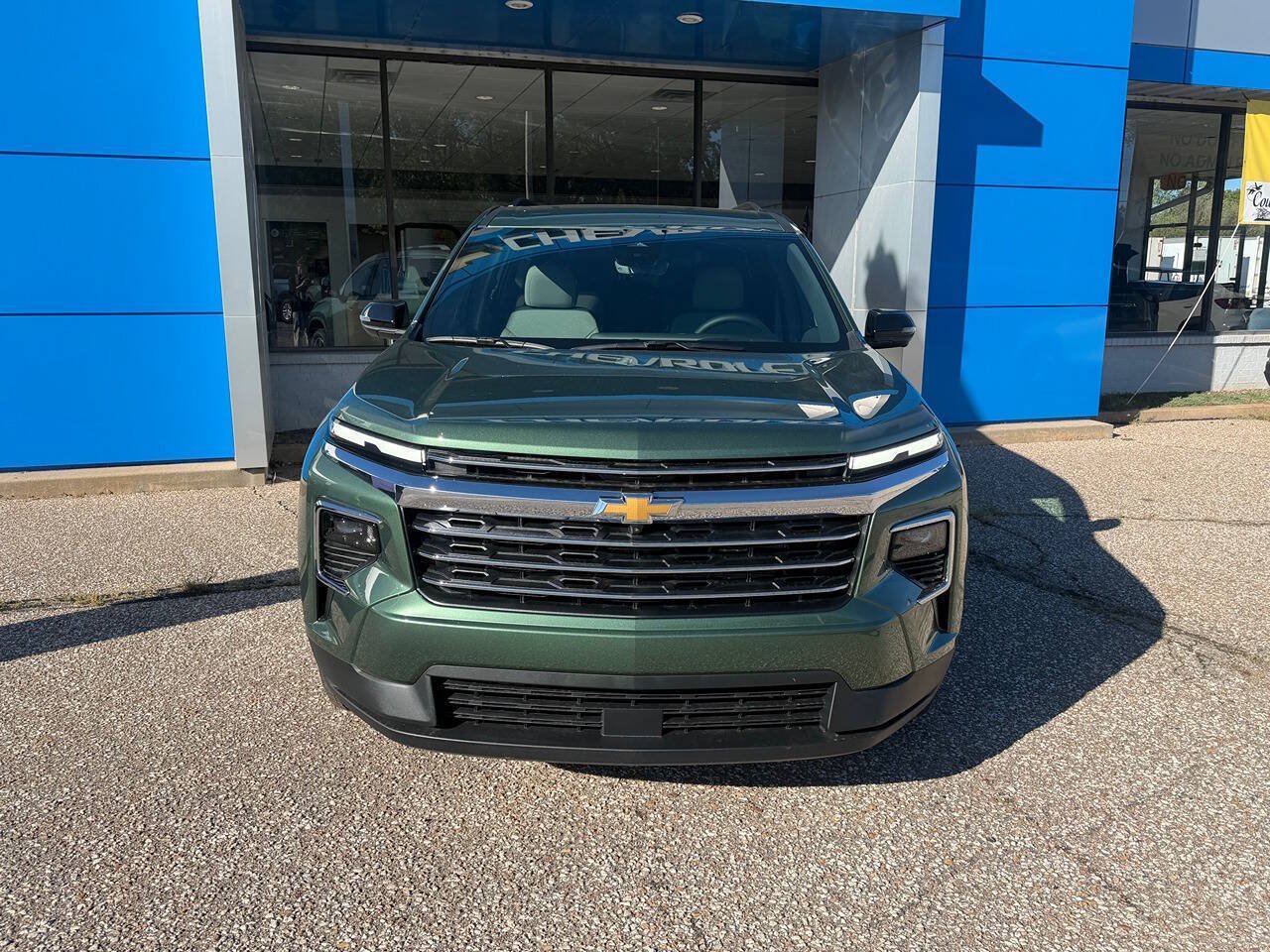 New 2027 Chevrolet Traverse LT w/ Driver Confidence Package FWD image 2
