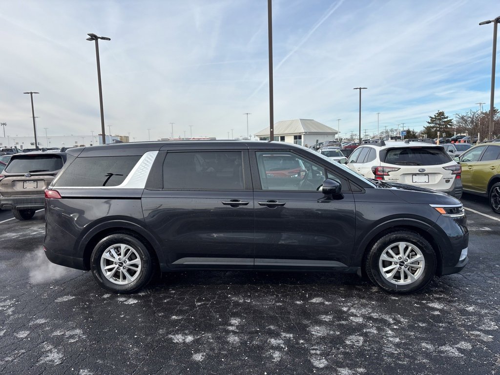 Used 2024 Kia Carnival LX image 2