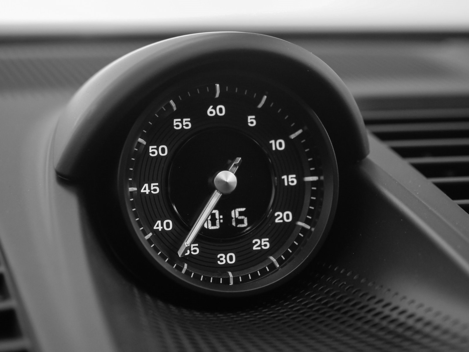 Certified 2025 Porsche Panamera 4 image 35