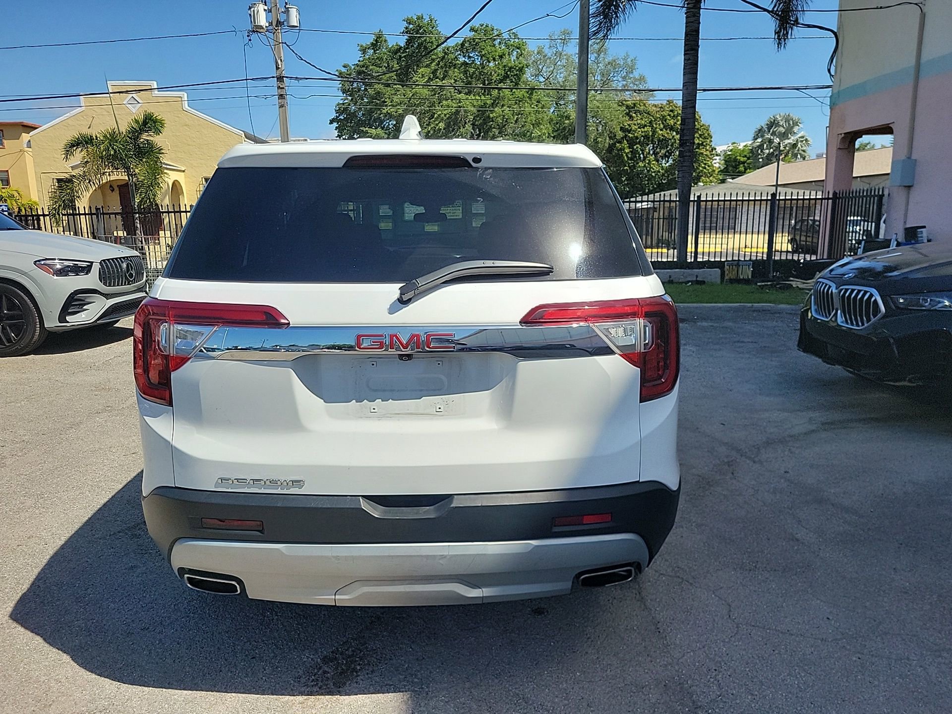 Used 2023 GMC Acadia SLE image 12