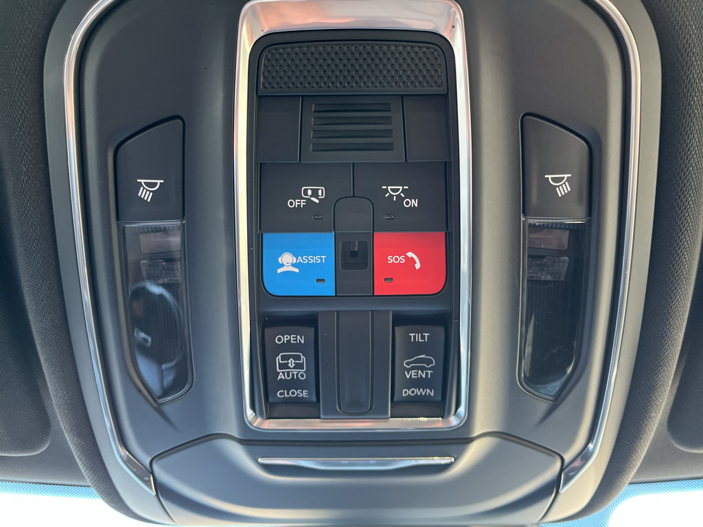 Used 2025 Jeep Grand Cherokee L Laredo RWD image 29
