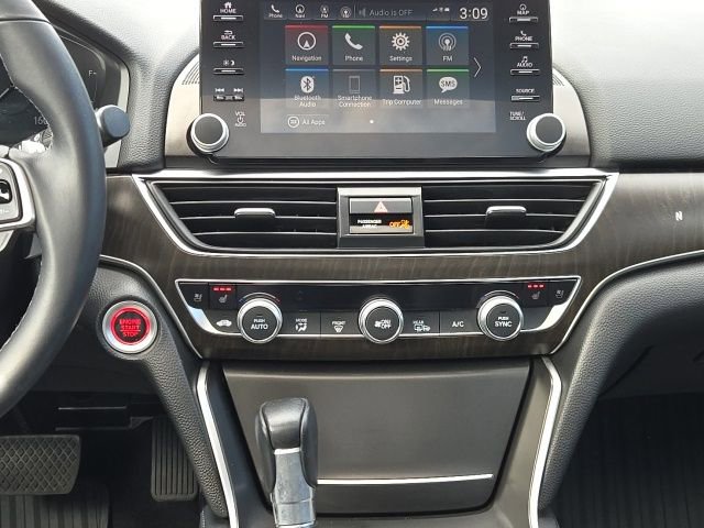 Used 2018 Honda Accord Touring image 3