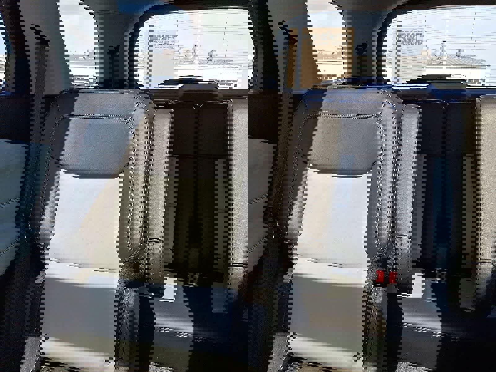 Used 2022 Ford Explorer XLT w/ Equipment Group 202A AWD/4WD image 13