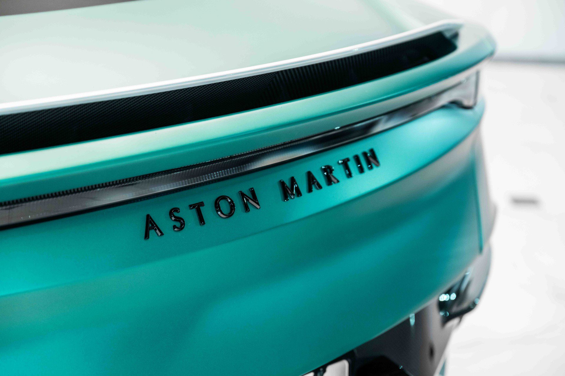 Used 2023 Aston Martin DBS Coupe RWD image 8