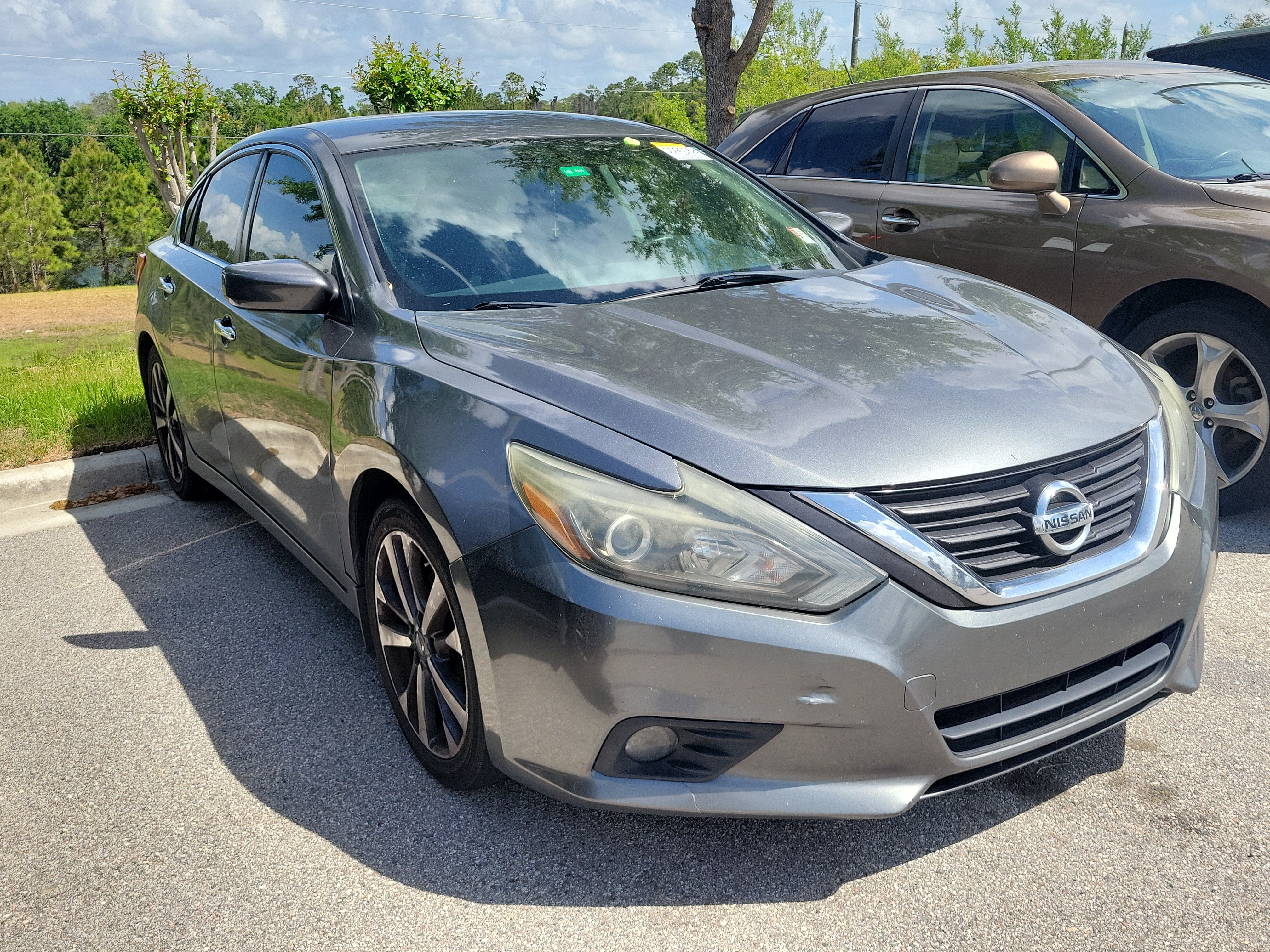 Used 2016 Nissan Altima 2.5 SR FWD image 2