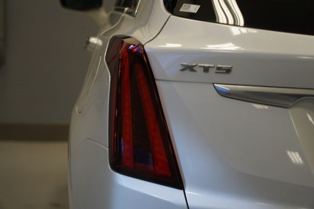 Certified 2023 Cadillac XT5 Premium Luxury AWD/4WD image 4