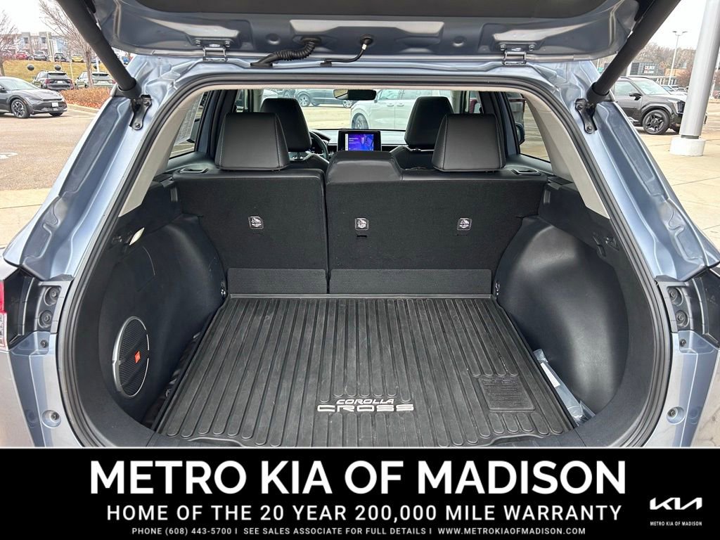 Used 2023 Toyota Corolla Cross XLE image 34