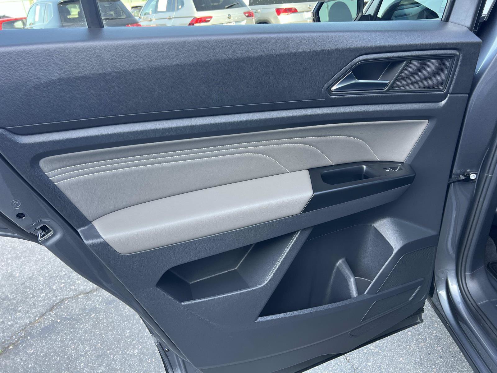 Certified 2021 Volkswagen Atlas Cross Sport SE w/ Panoramic Sunroof Package FWD image 20