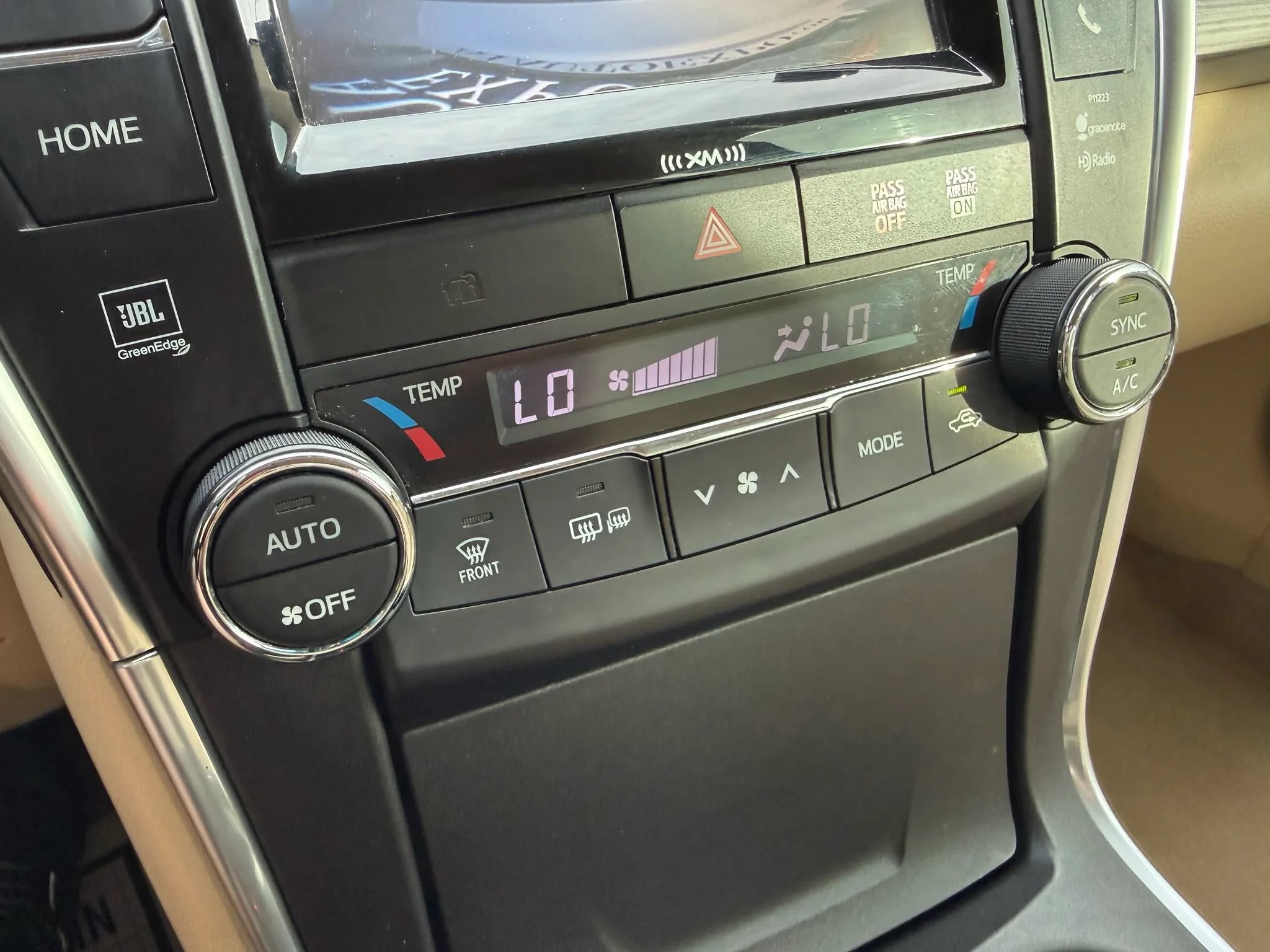 Used 2017 Toyota Camry XLE w/ Moonroof Package FWD image 29