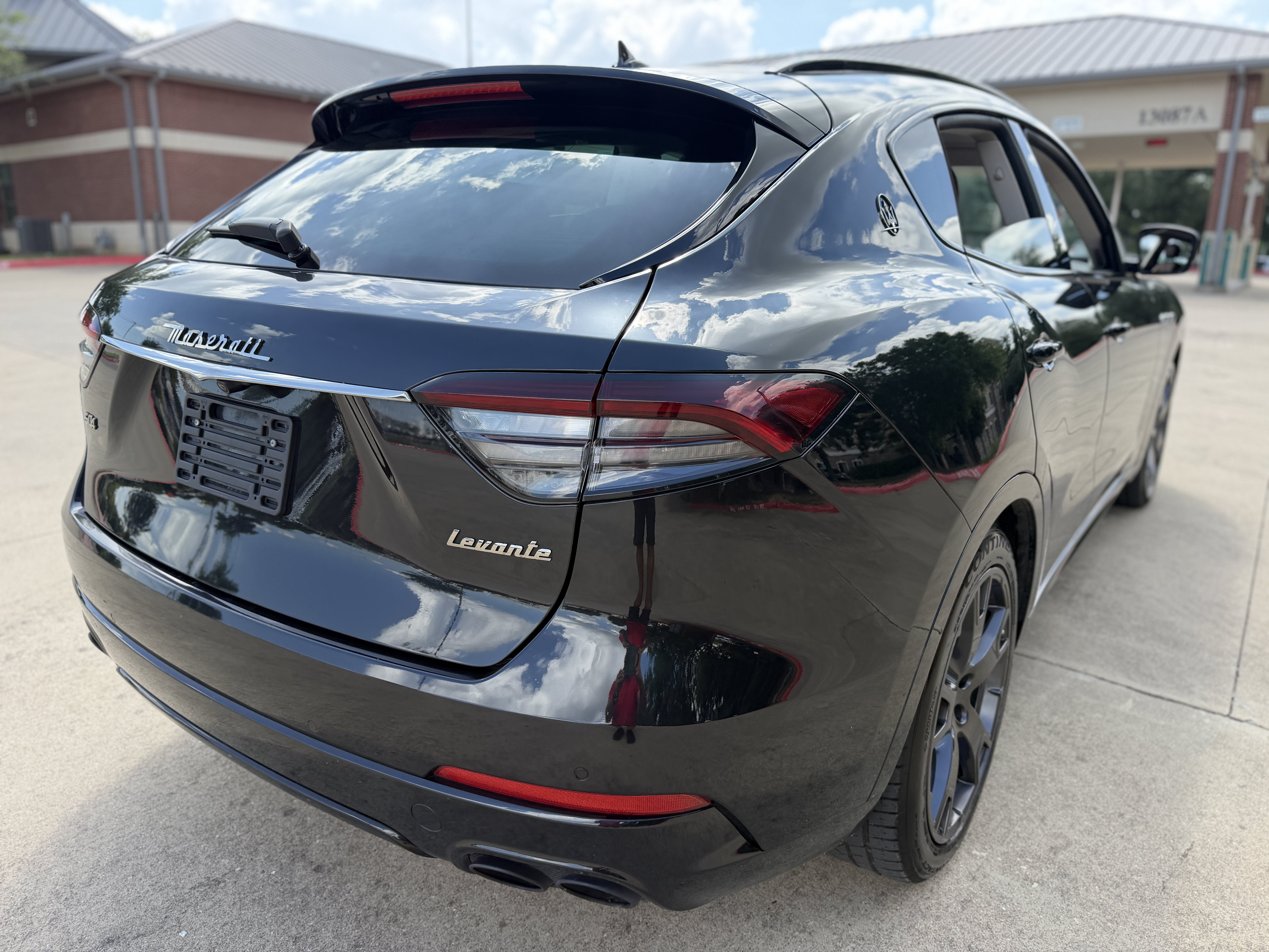 Used 2021 Maserati Levante S AWD/4WD image 7