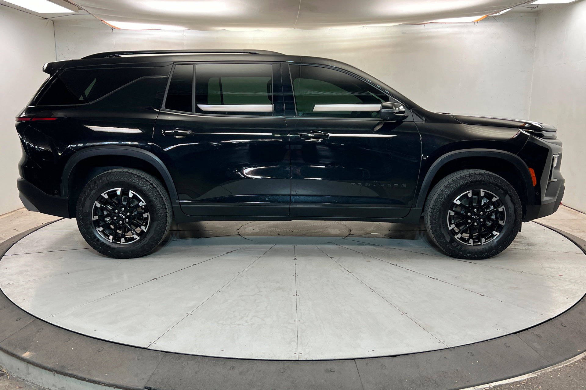 Used 2024 Chevrolet Traverse Z71 w/ Enhanced Driving Package AWD/4WD image 7