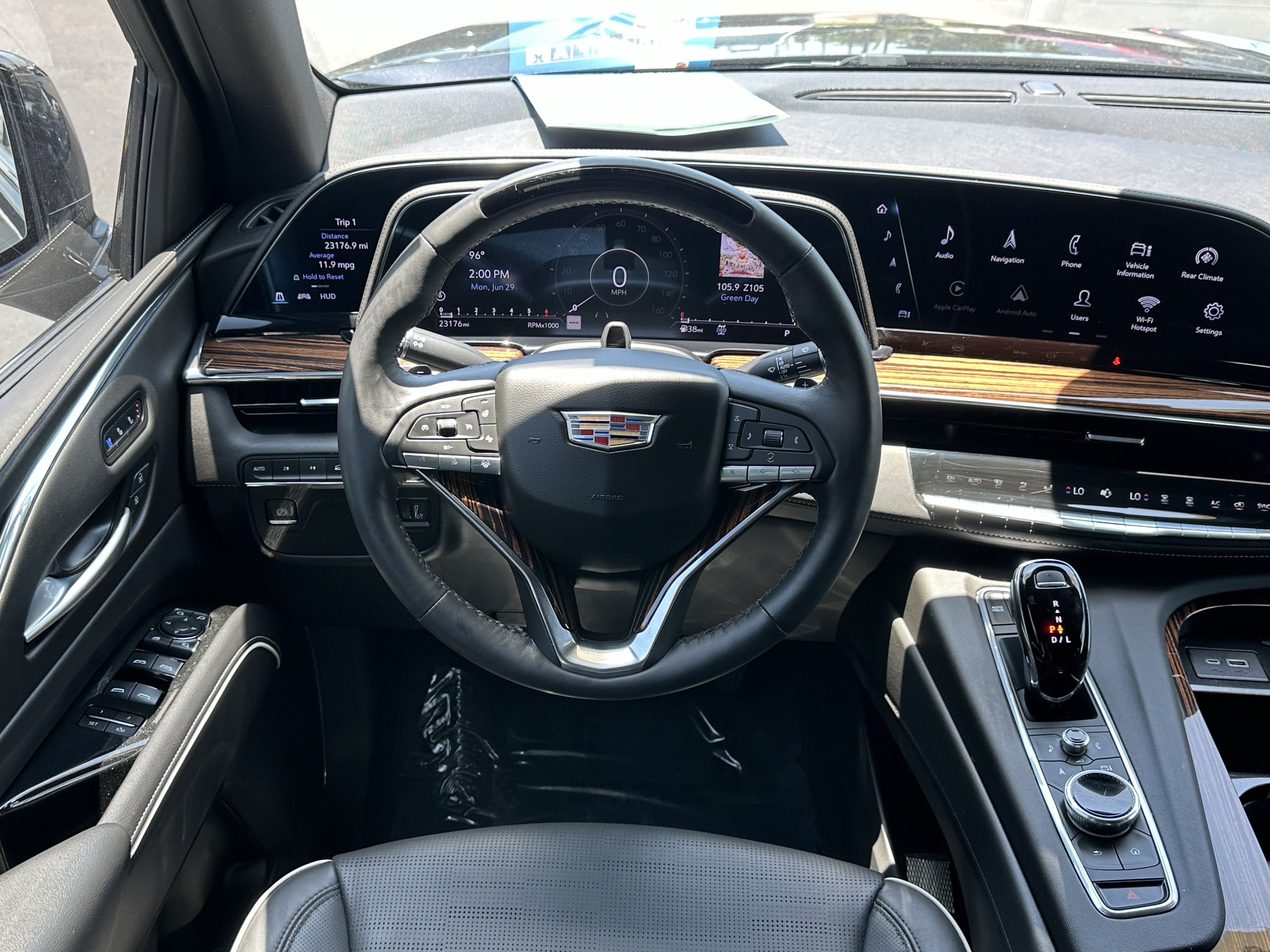 Used 2023 Cadillac Escalade ESV Premium Luxury AWD/4WD image 12