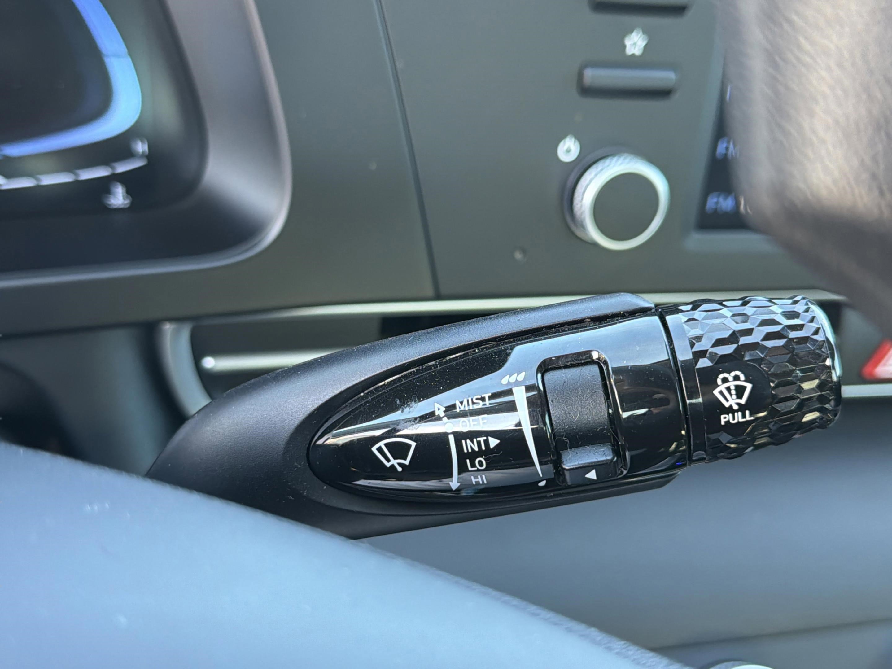 Used 2025 Hyundai Elantra SE image 19