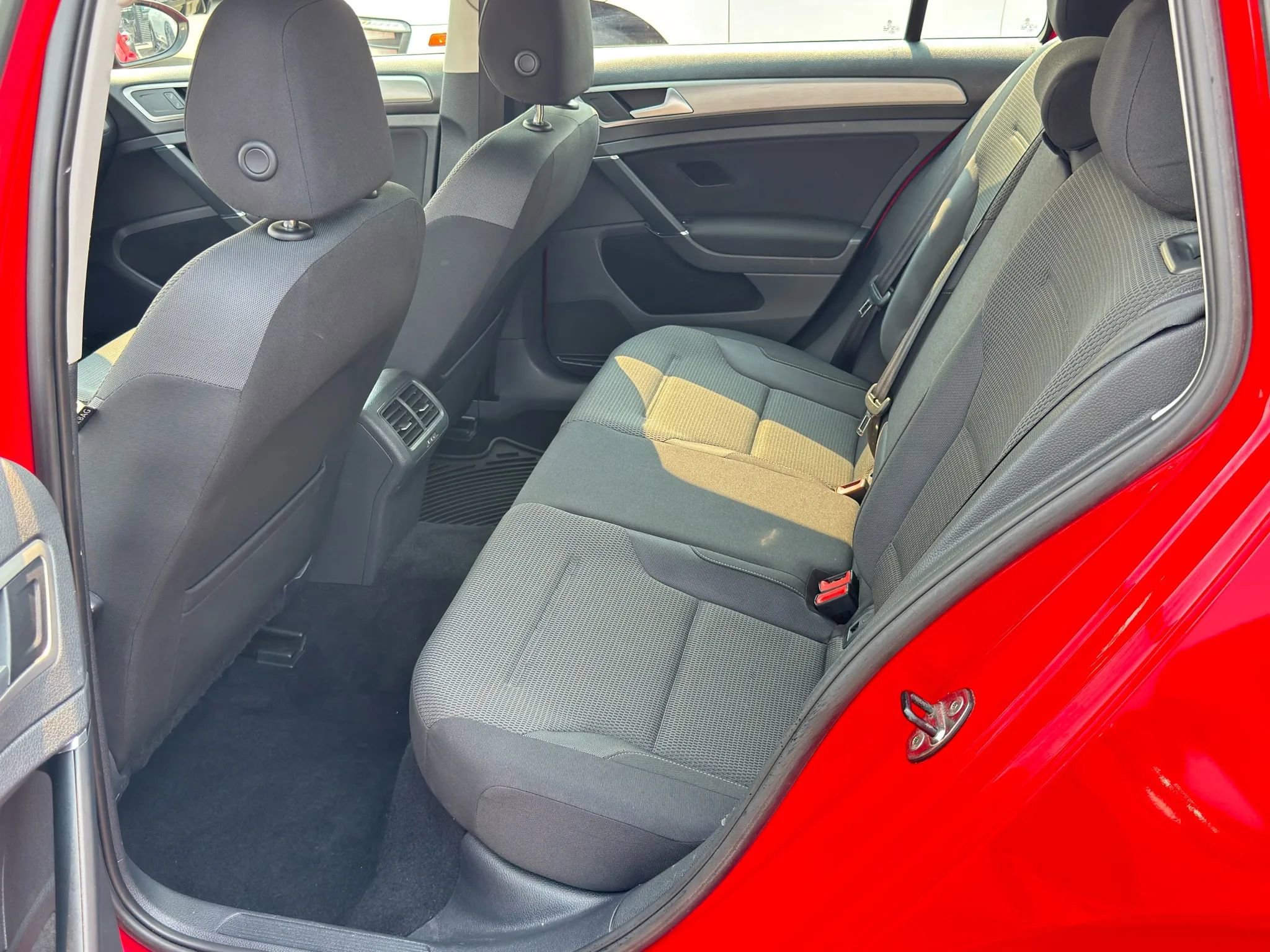 Used 2016 Volkswagen Golf S image 12