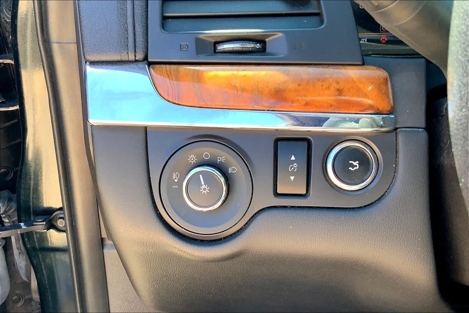 Used 2014 Lincoln MKS FWD image 32