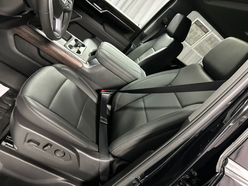 Used 2025 GMC Sierra 2500 SLT w/ SLT Premium Package image 12