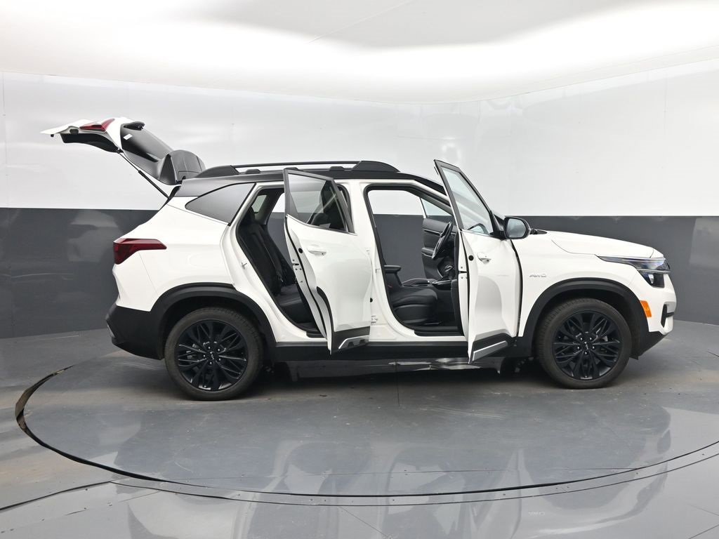 Used 2022 Kia Seltos Nightfall Edition image 30