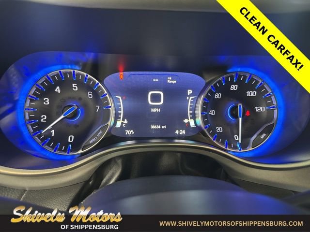 Used 2024 Chrysler Pacifica Touring image 17